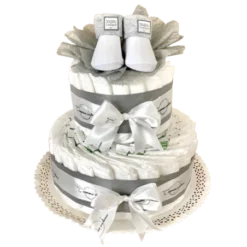 Gâteau De Couches Et Ses Chaussettes Grises